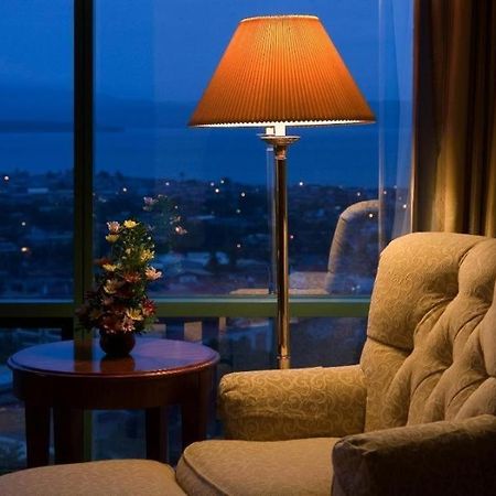 Hotel Marco Polo Davao City Camera foto A table lamp