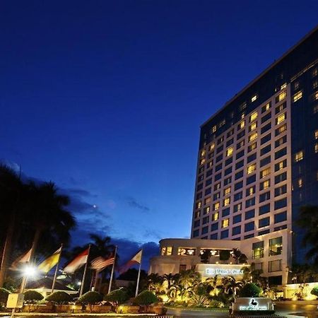 Hotel Marco Polo Davao City Esterno foto The hotel at night