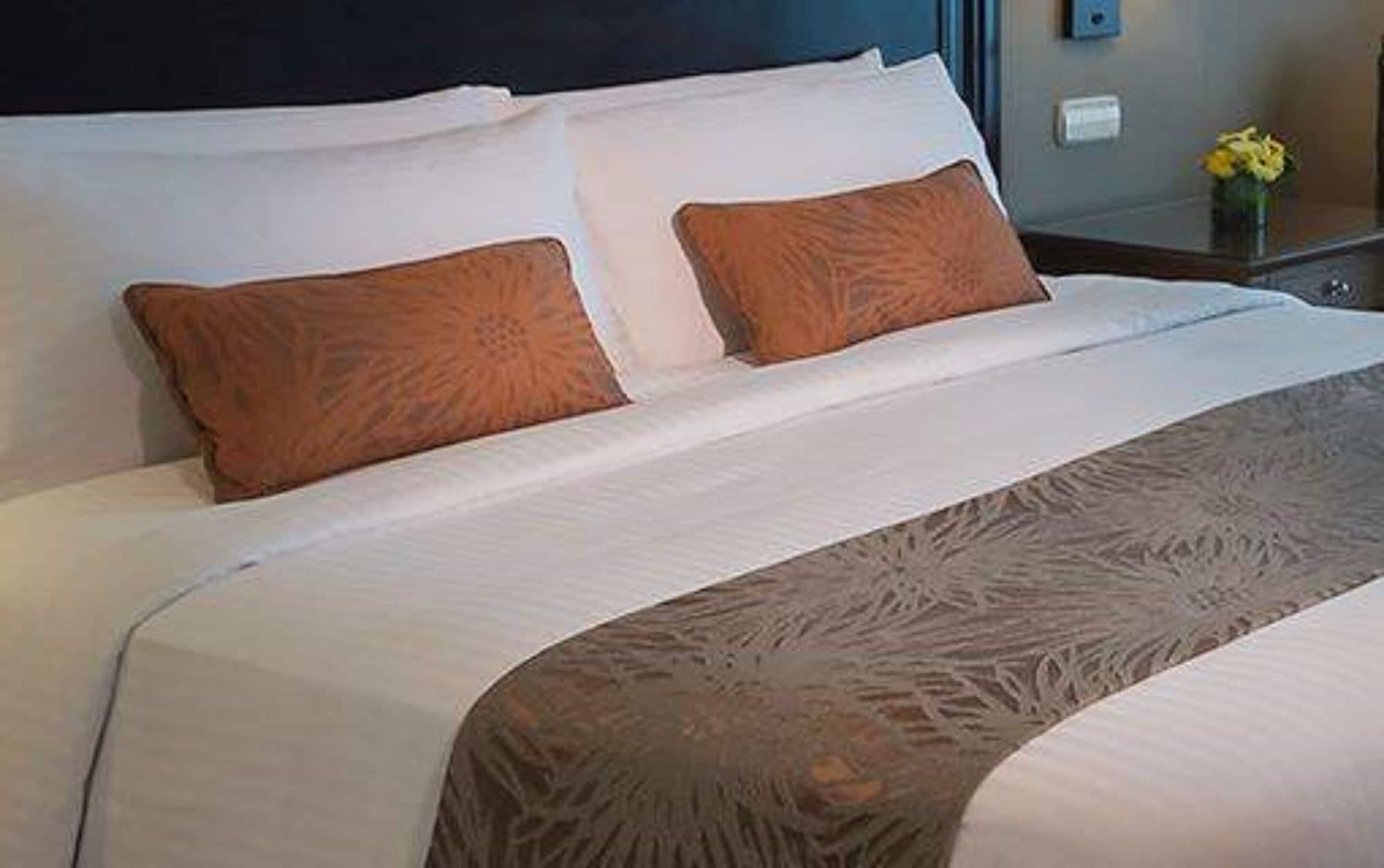 Hotel Marco Polo Davao City Esterno foto A bed runner