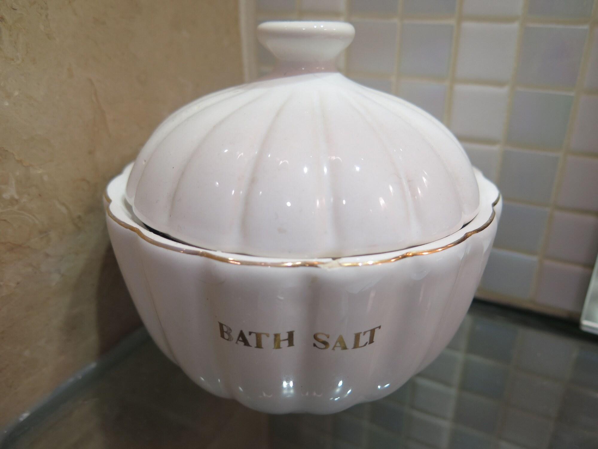 Hotel Marco Polo Davao City Esterno foto A container of bath salt