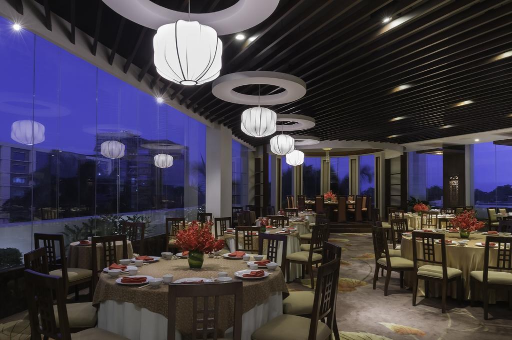 Hotel Marco Polo Davao City Esterno foto The restaurant