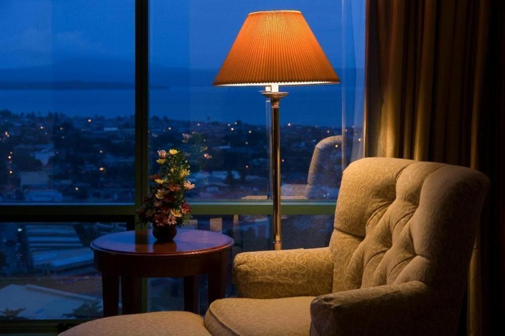 Hotel Marco Polo Davao City Camera foto A table lamp