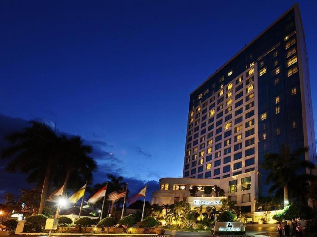 Hotel Marco Polo Davao City Esterno foto The hotel at night