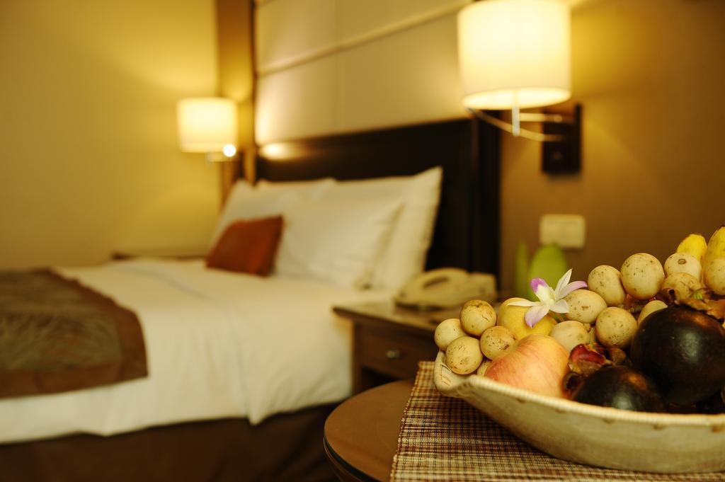 Hotel Marco Polo Davao City Esterno foto A room at the hotel