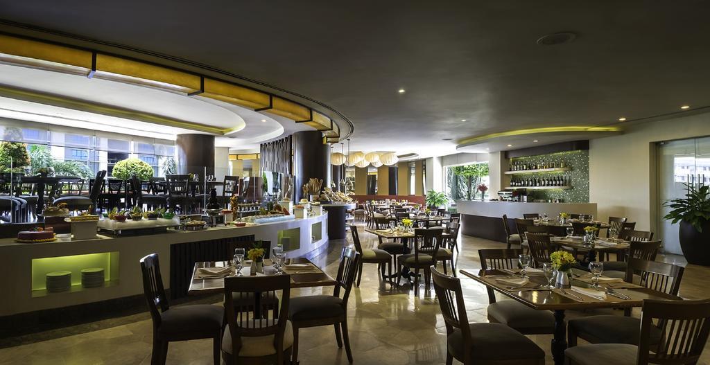 Hotel Marco Polo Davao City Esterno foto The restaurant