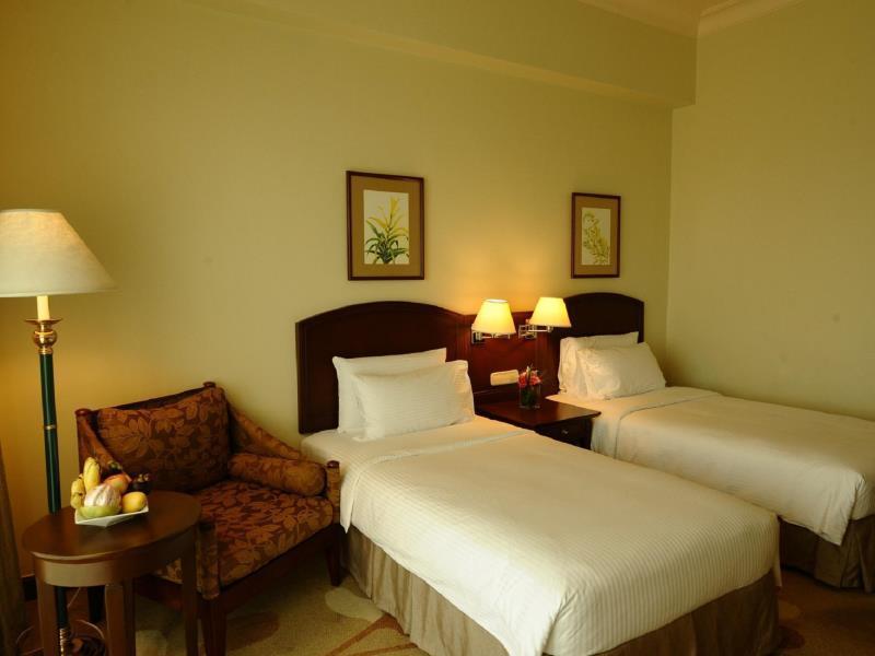 Hotel Marco Polo Davao City Esterno foto A room at the hotel