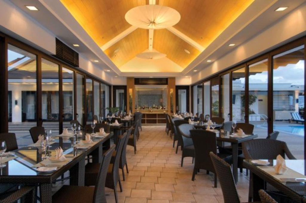 Hotel Marco Polo Davao City Esterno foto The restaurant