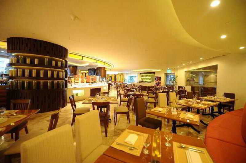 Hotel Marco Polo Davao City Esterno foto The restaurant
