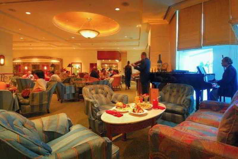 Hotel Marco Polo Davao City Esterno foto The lounge at the airport