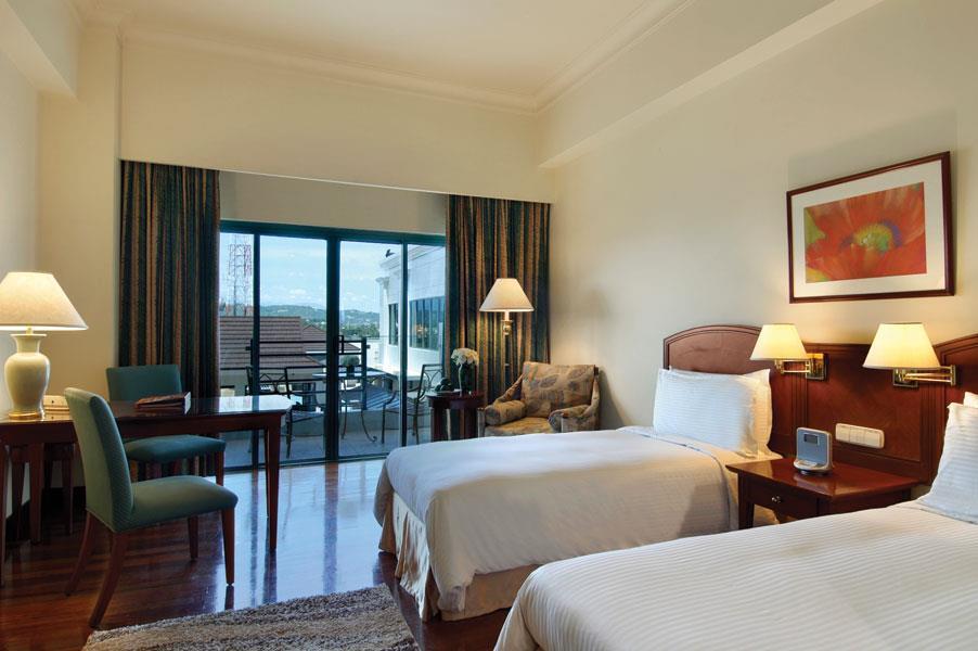 Hotel Marco Polo Davao City Esterno foto A room at the Taj Bengal