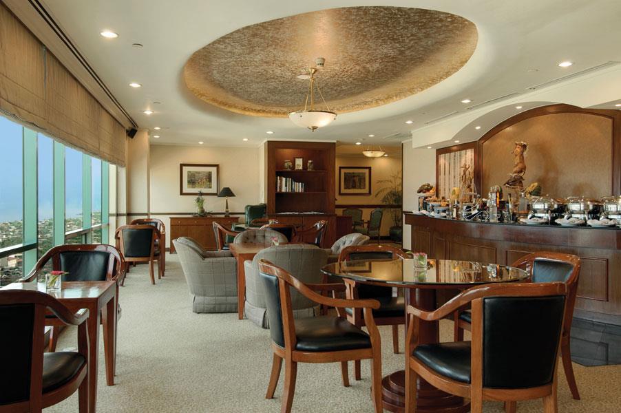 Hotel Marco Polo Davao City Esterno foto Club Lounge at the Fairmont