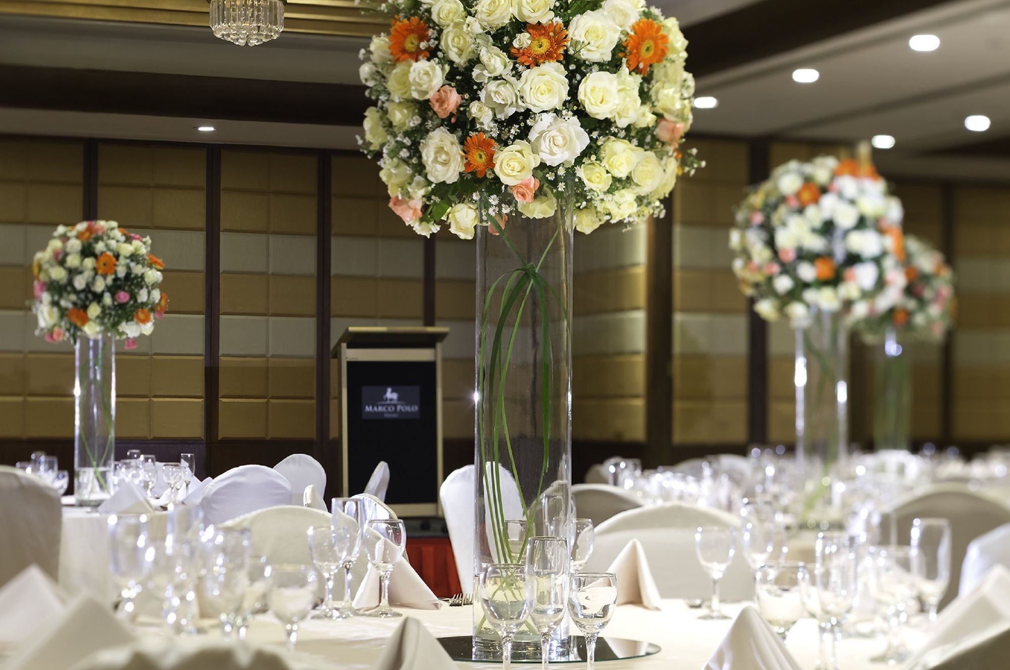 Hotel Marco Polo Davao City Esterno foto A wedding reception at the Mandarin Oriental, Bangkok