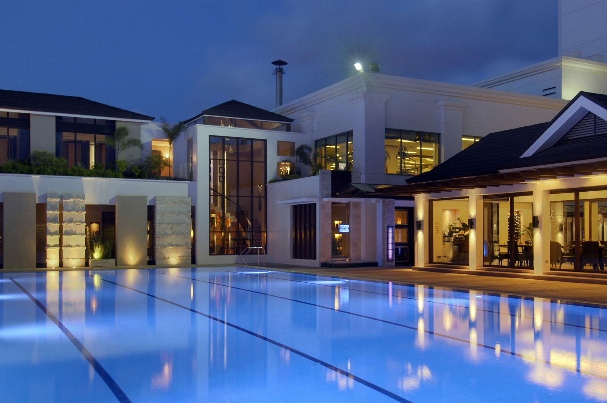 Hotel Marco Polo Davao City Esterno foto The swimming pool at the Four Seasons Hotel, Nairobi